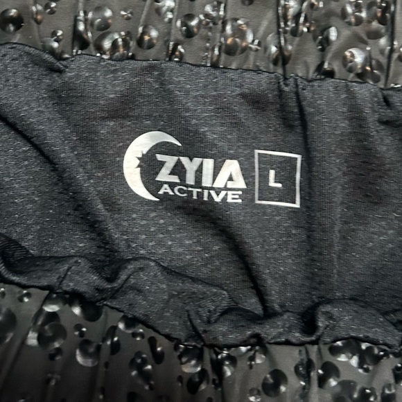 Zyia Black Bubbles Hi-rise Bomber Shorts - Picture 5 of 5